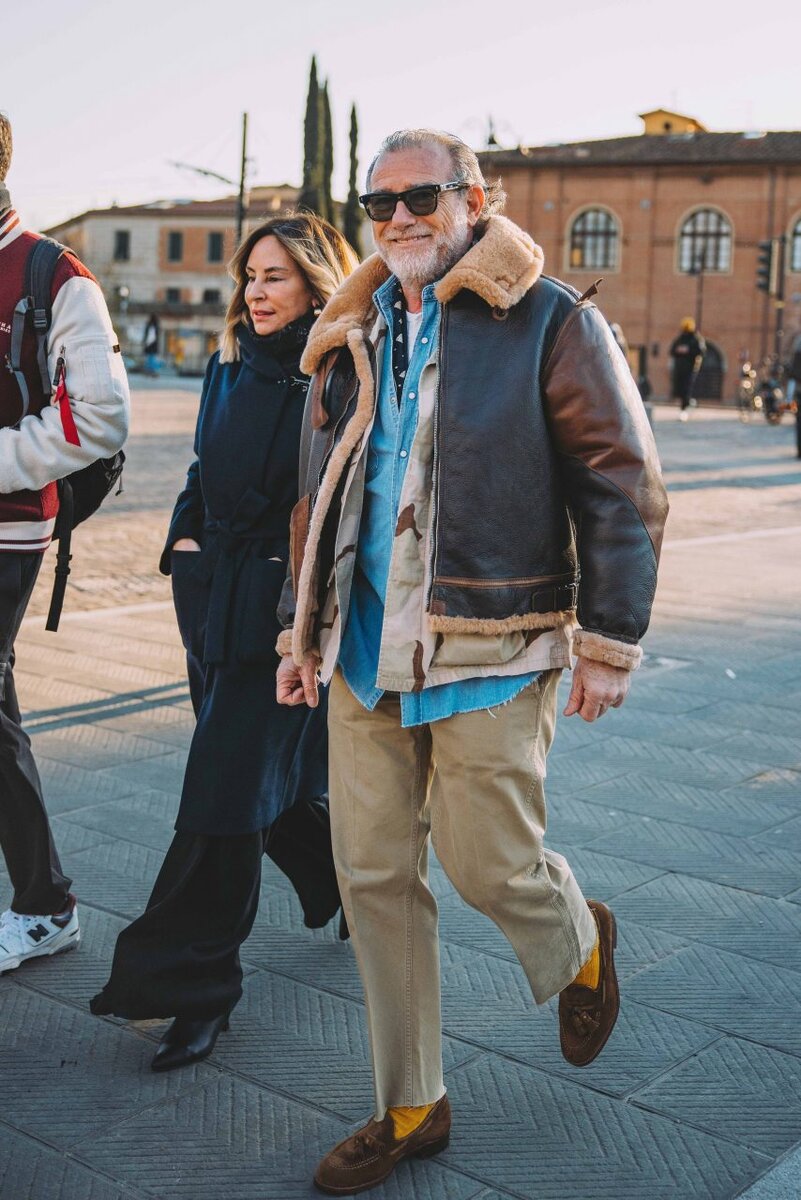 Модный сезон осень 2024 открылся Неделей моды Pitti Uomo, и показ американского дизайнера Тодда Снайдера стал первым после возвращения к нормальной жизни.-11