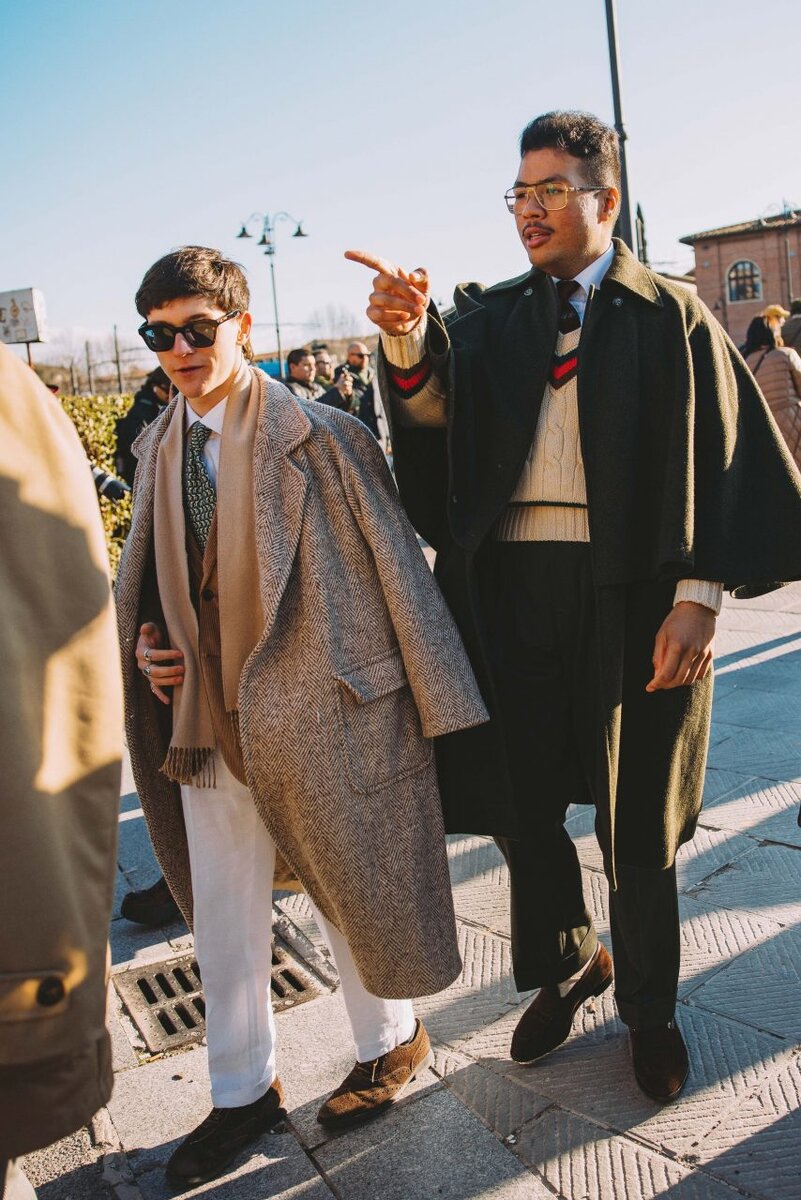 Модный сезон осень 2024 открылся Неделей моды Pitti Uomo, и показ американского дизайнера Тодда Снайдера стал первым после возвращения к нормальной жизни.-15