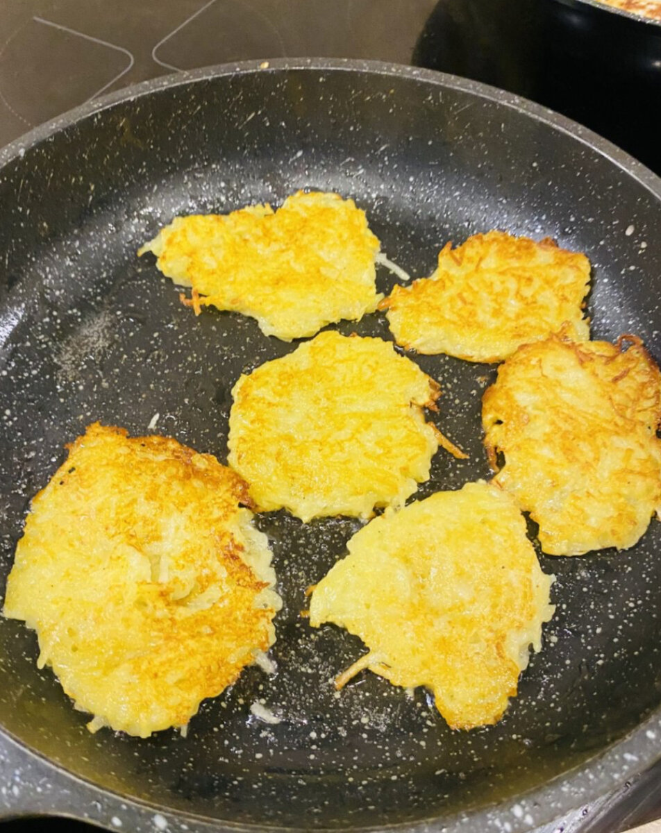 Ребус с мясорубкой и фаршем. Ребус с мясорубкой и фаршем. Ребус с мясорубкой и фаршем. Ребус летопись. Мясорубка ручная с мясом.