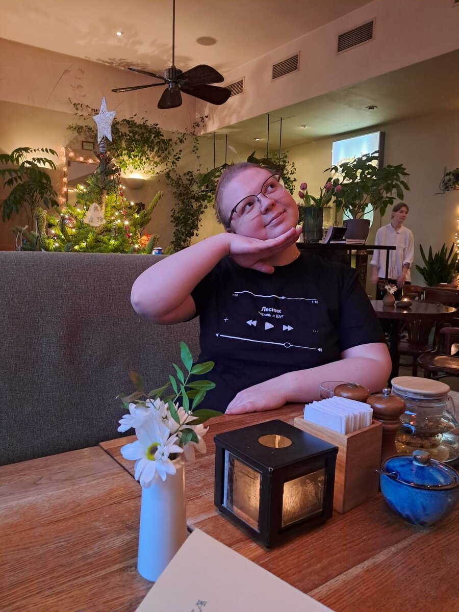 Просто довольная я, потому что скоро буду кушац