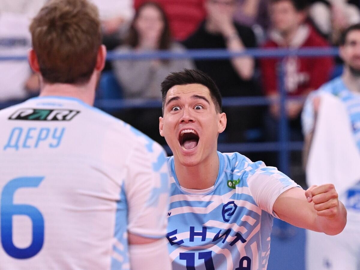    Волейболисты "Зенита-Казани" Сэм Деро и Майка Кристенсон радуются победе в матче финала плей-офф по волейболу среди мужских команд Суперлиги © РИА Новости / Григорий Сысоев