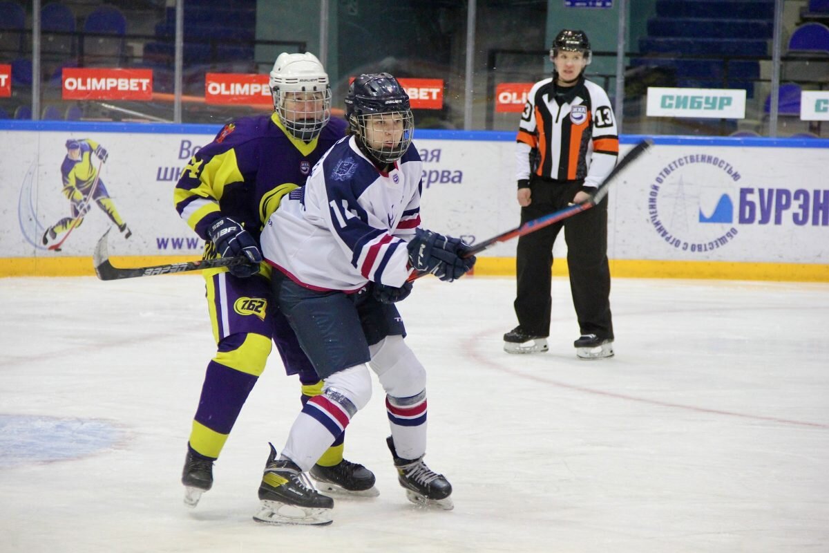    Воскресенским девчатам было очень нелегко сдерживать атаки нижегородской дружины