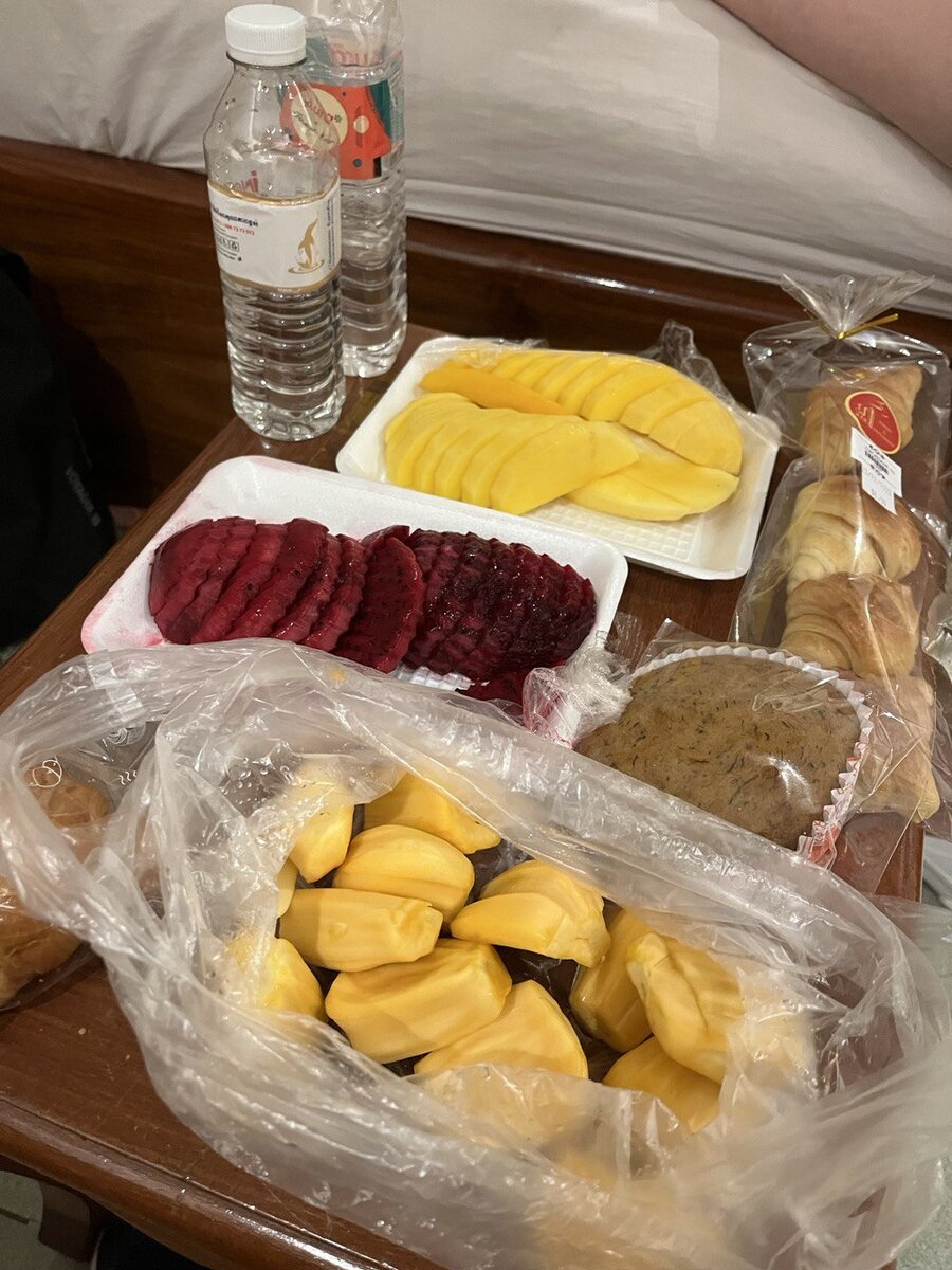 Закупились фруктами на завтрак