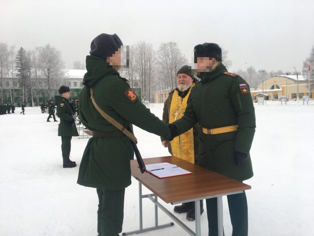 Принятие военной присяги относится к воинским ритуалам