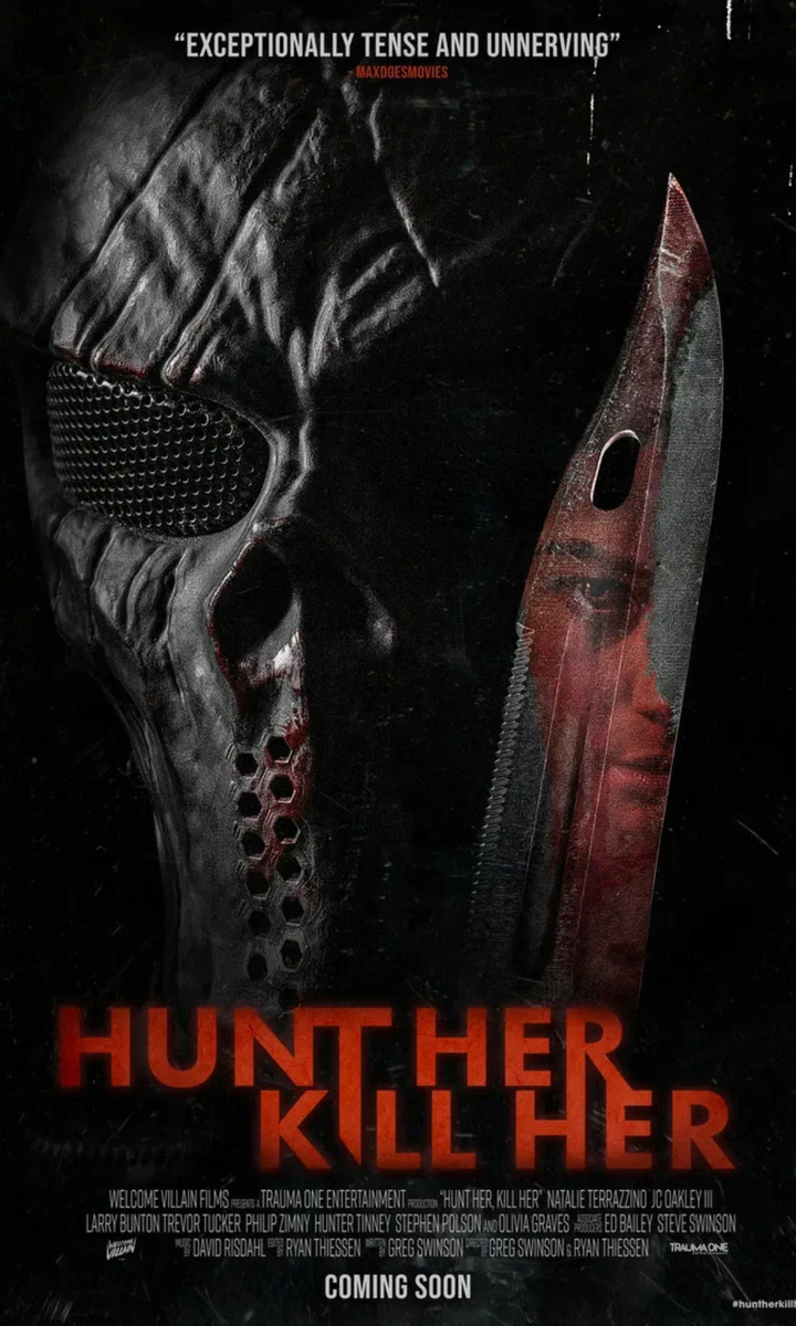 Карен в затруднённом финансовом положении устраивается уборщицей в ночную смену на химический завод. Сменщик вводит её в курс дела и оставляет одну. 