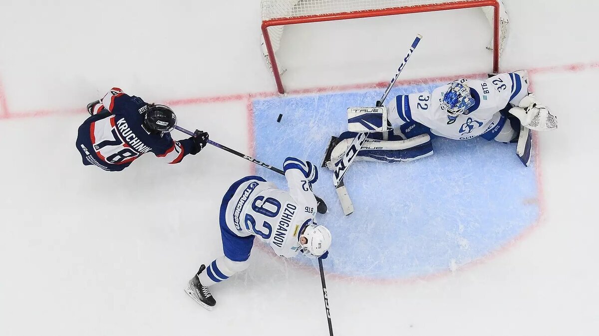     Нижегородский хоокейный клуб «Торпедо» встретился с московским «Динамо» на льду 13 января. Матч закончился со счетом 6:1 в пользу «Динамо».