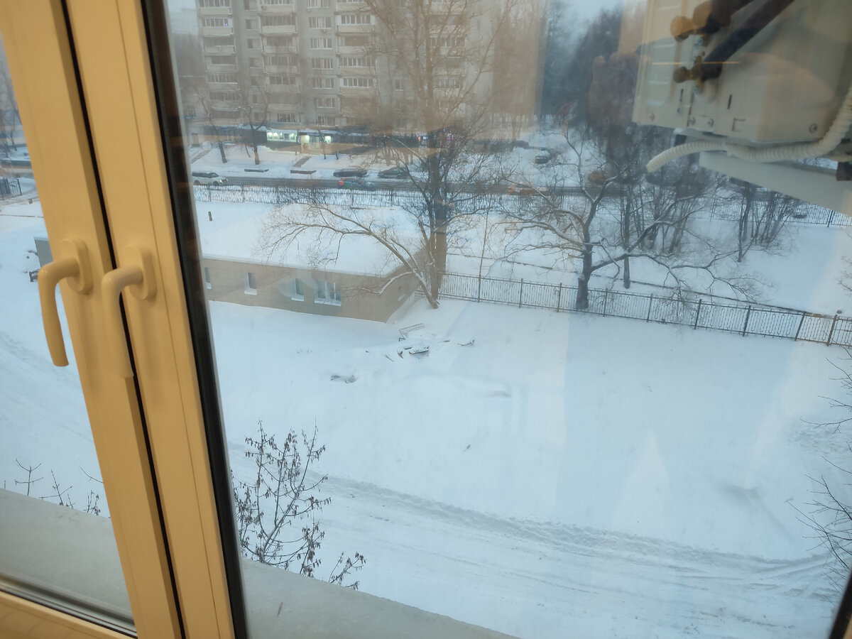 Вид из окна, другой ракурс.