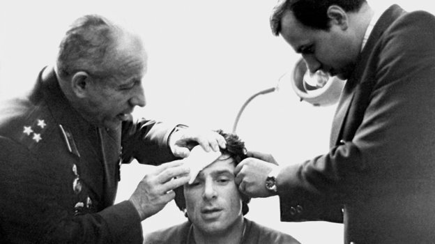 Олег Белаковский (слева) и Валерий Харламов (в центре).