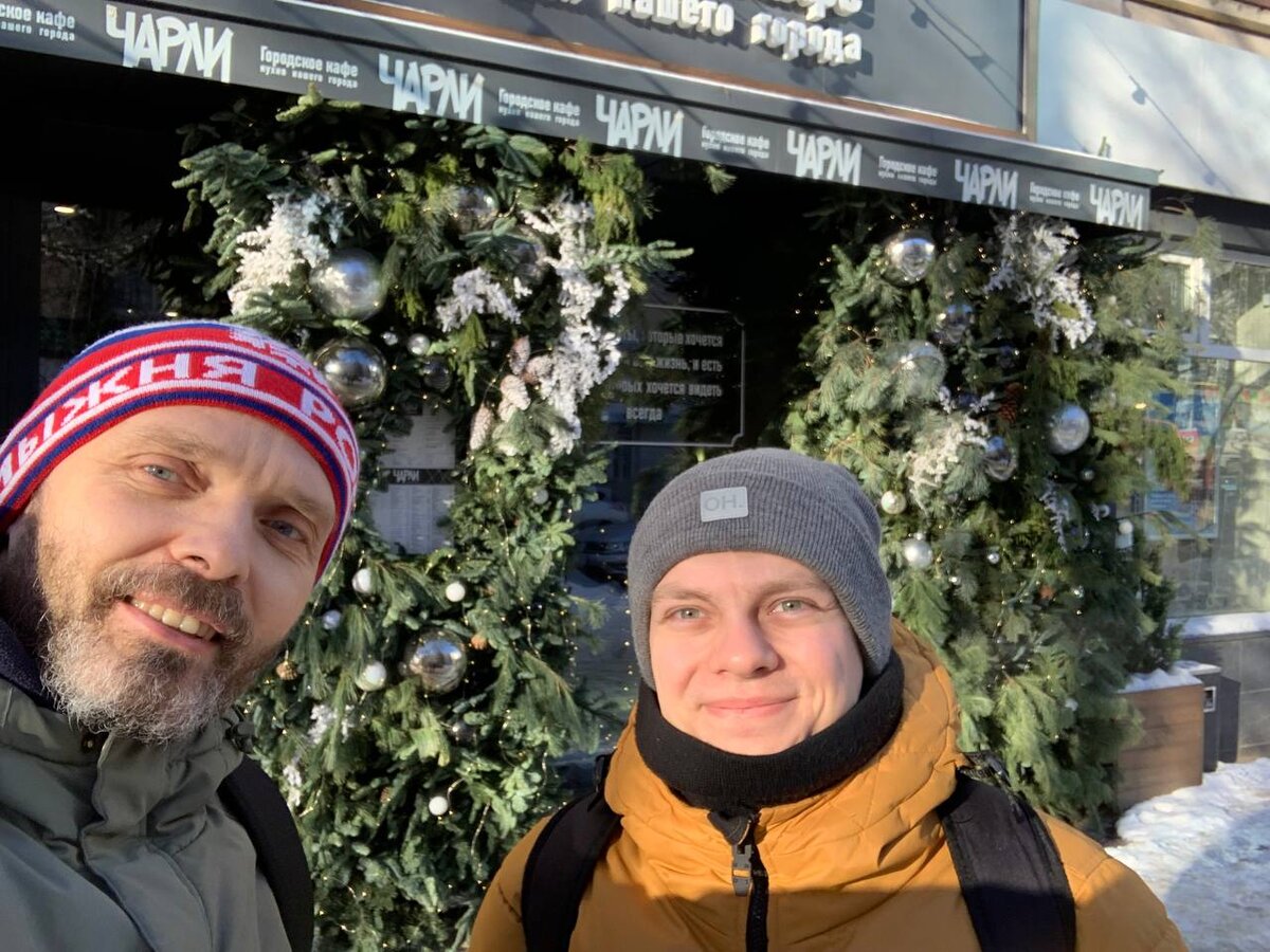 Александр, я и приятная кофейня Чарли в городе Орле. Кофейню рекомендую - завтраки хорошие)