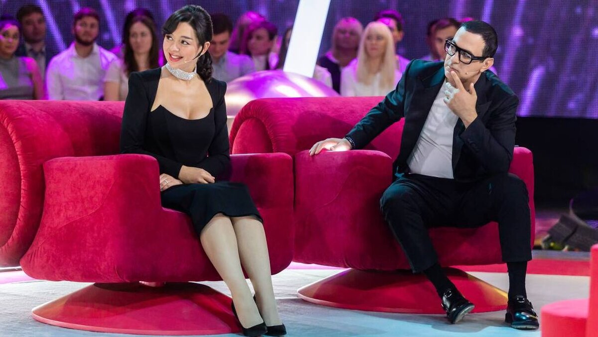 Ведущие шоу "Конфетка" Марина Кравец и Гарик Мартиросян