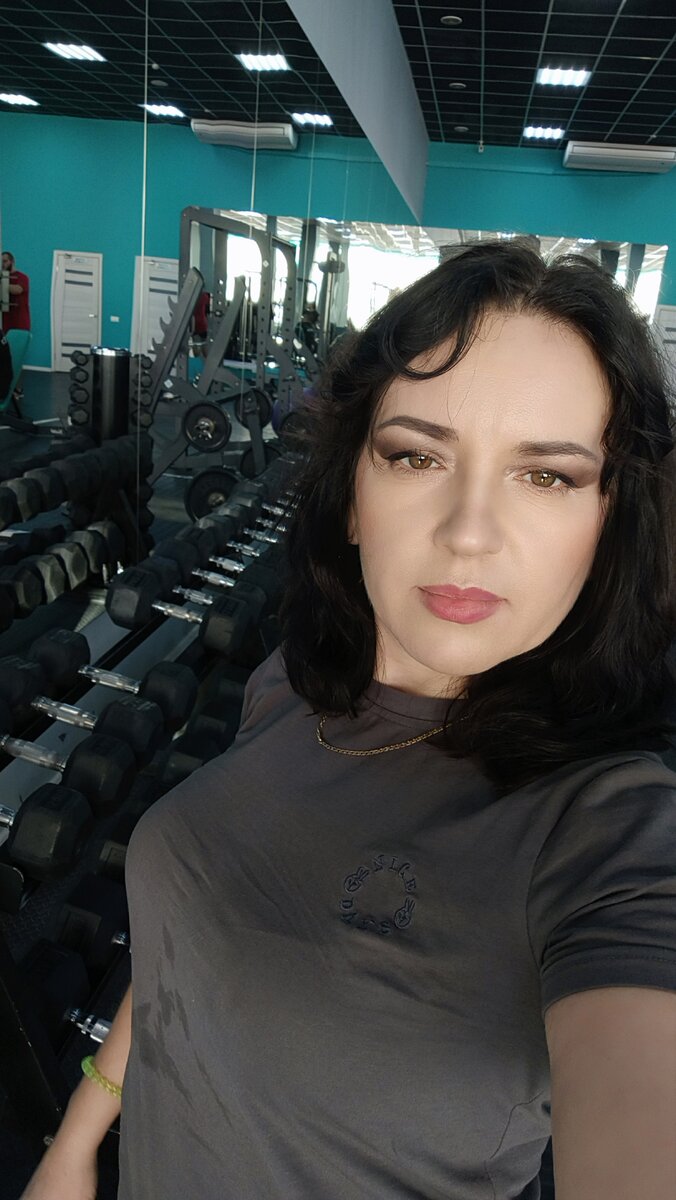 Сегодня 13.01.2024 я начала заниматься в Тренажёрном зале 💪,давно собиралась и вот момент настал !Пора менять жизнь в лучшую сторону!Пошла я туда по нескольким причинам,Первая ради своего здоровья ,спина стала отказывать от тяжестей ,ведь я таскаю  сына с ограниченными возможностями и его коляску, Вторая поддержать сына ,в его нелёгком пути,научиться Ходить!Сынок тоже занимается в этом зале  с личным тренером.Вместе мы Сила 💪!В здоровом теле здоровый Дух!