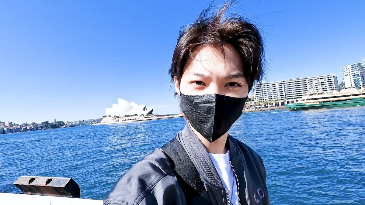 Феликс фоне Сиднейского оперного театра