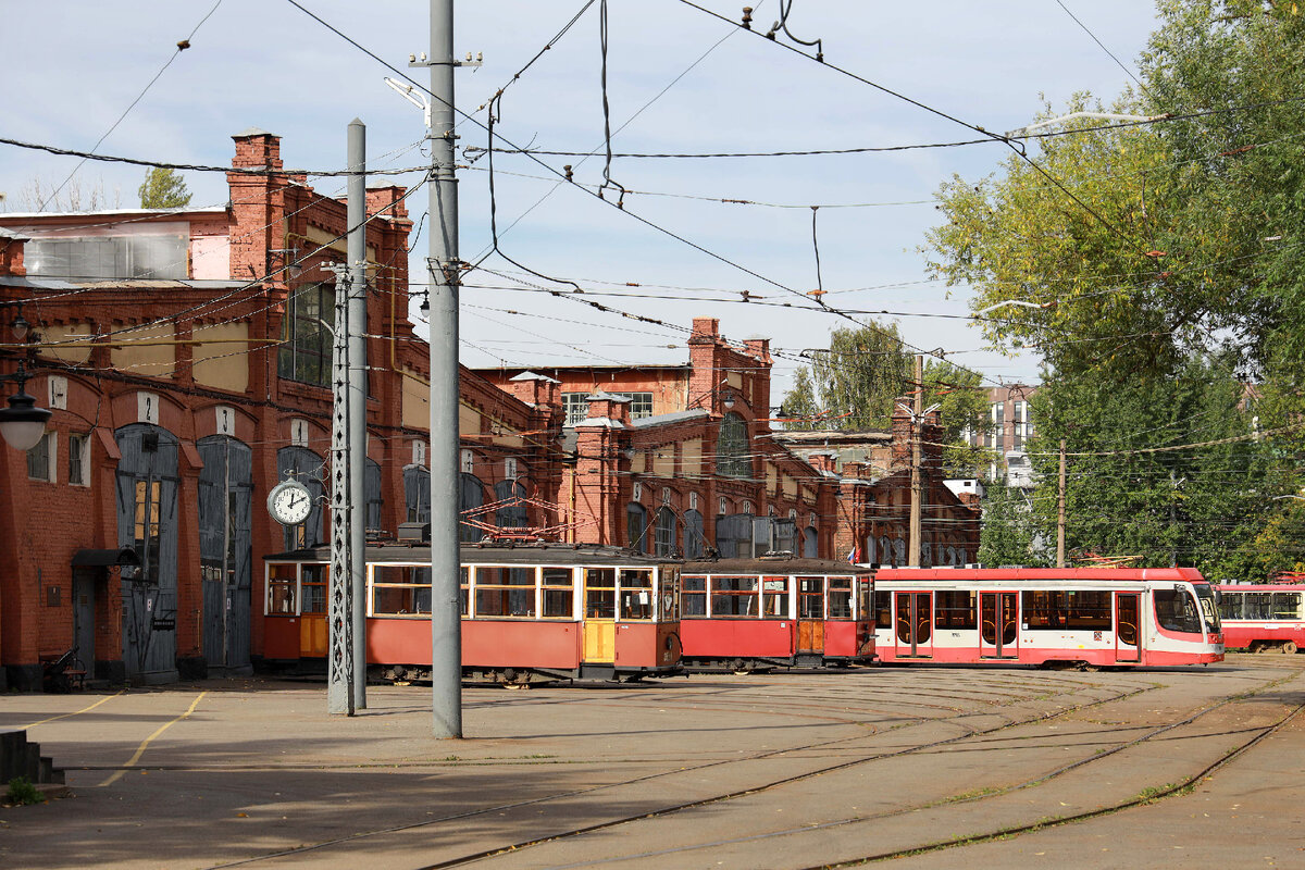 Ансамбль зданий трамвайного парка, вид со стороны 18-й и 19-й линий, где КПП