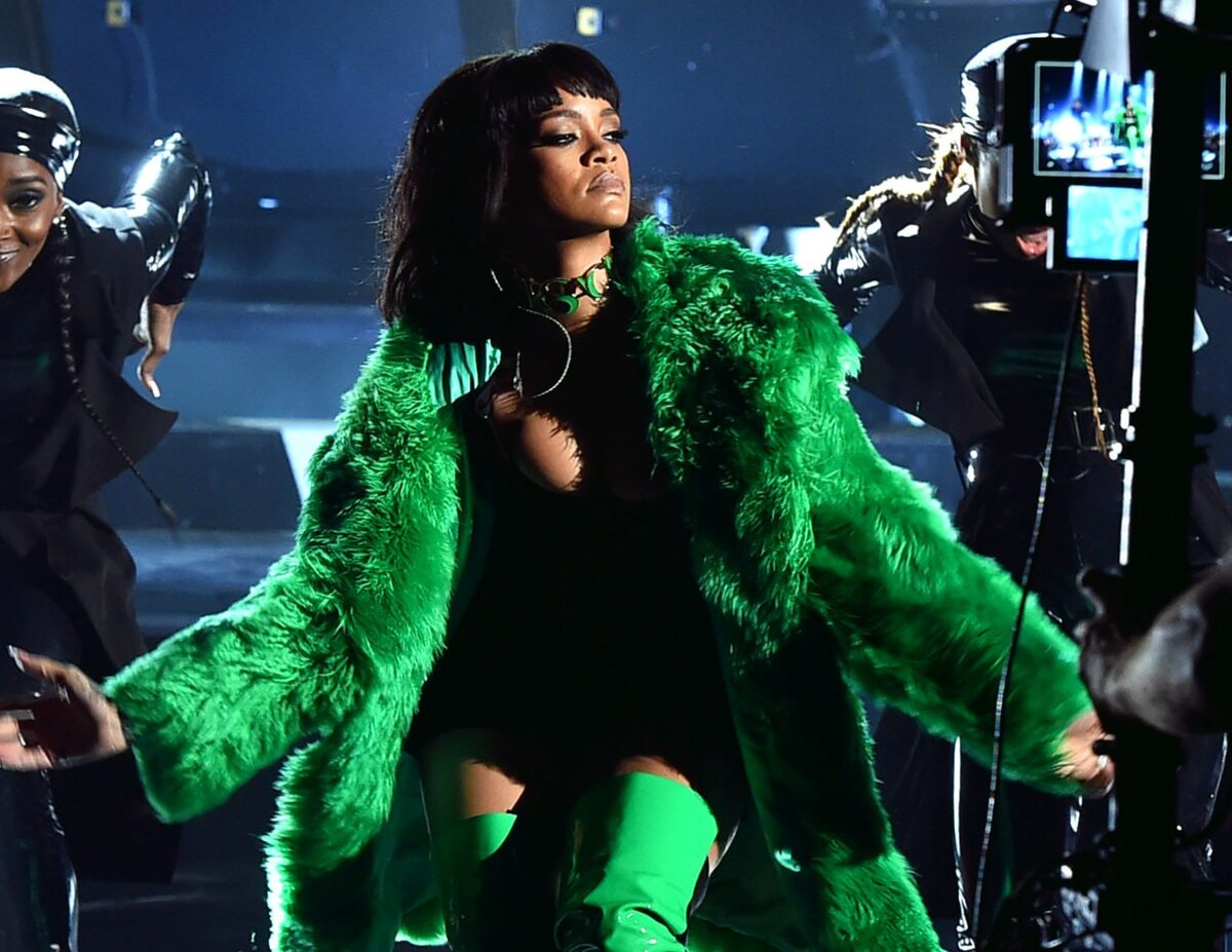 Rihanna bitch my money. Bitch better have my money рианна. Rihanna bitch better. Rihanna bitch my money. Rihanna bitch my money.