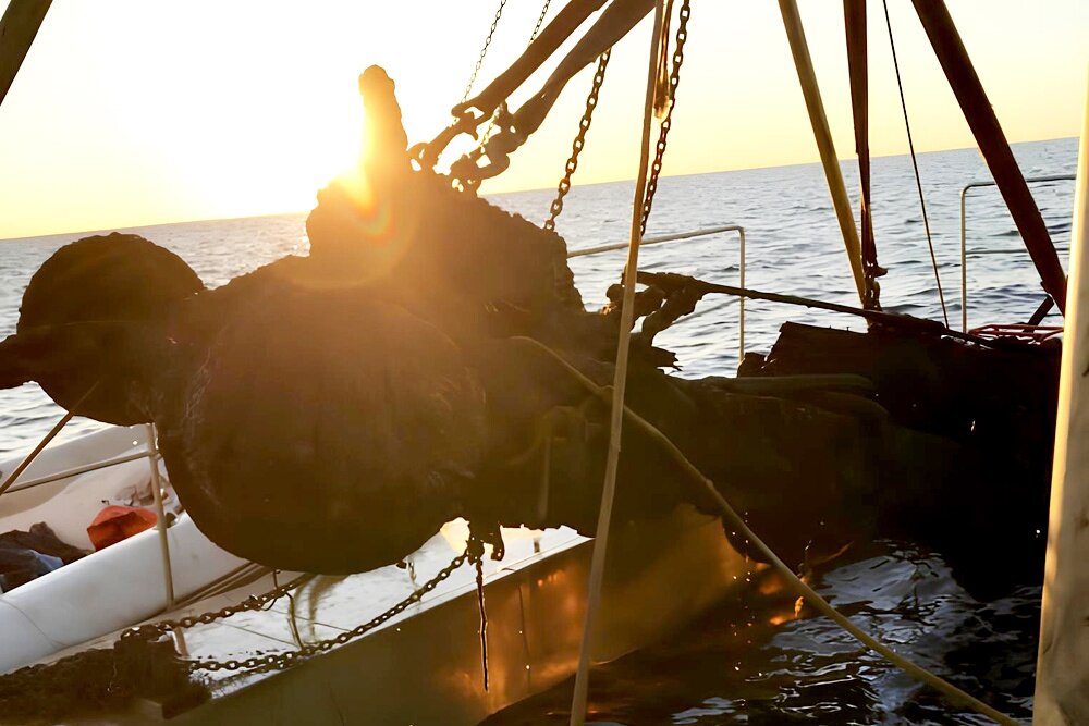    Петербургские дайверы поднимают со дна Ладоги технику военных лет. / Татьяна Тюменева/РГ