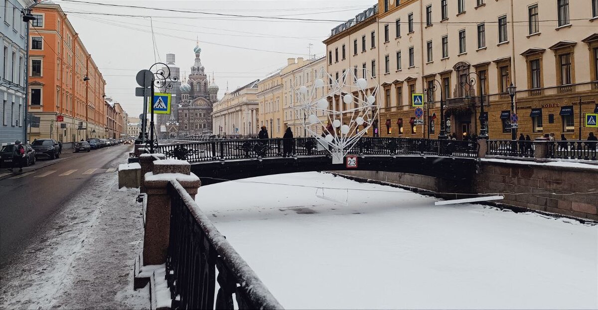 Снег на канале Грибоедова. Фото автора канала Питер на все случаи 