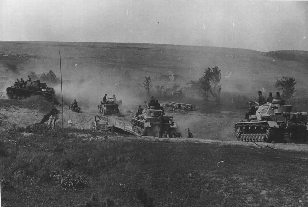 фрагменты боя второй мировой войны 1941-1945. вторая мировая 1942 сражения. сталинградская битва 1942. солдат с мп 40. эль аламейн роммель.