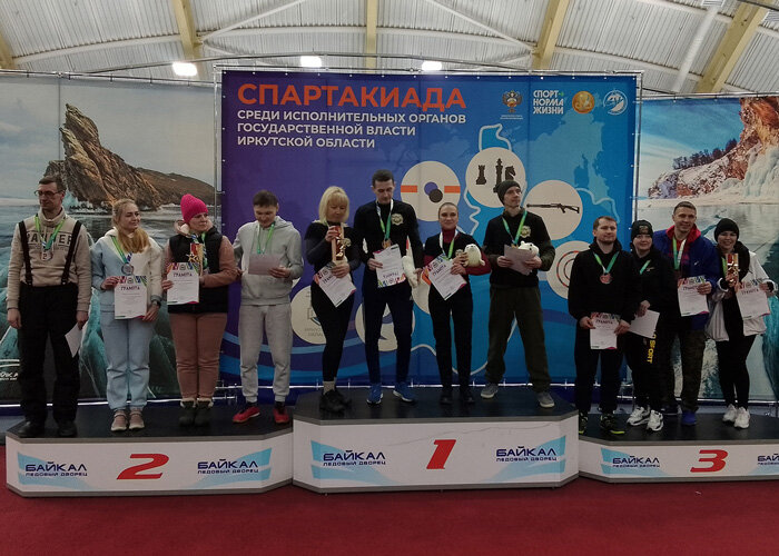 
Команды-призеры турнира по керлингу Спартакиады среди исполнительных органов государственной власти Иркутской области