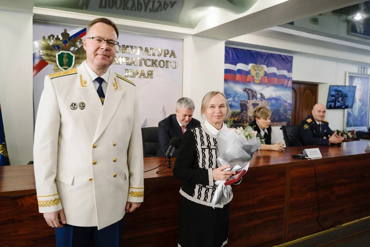 В приветственной речи прокурор Камчатского края Дмитрий Рычагов поблагодарил ветеранов прокуратуры за многолетний труд и переданный опыт.