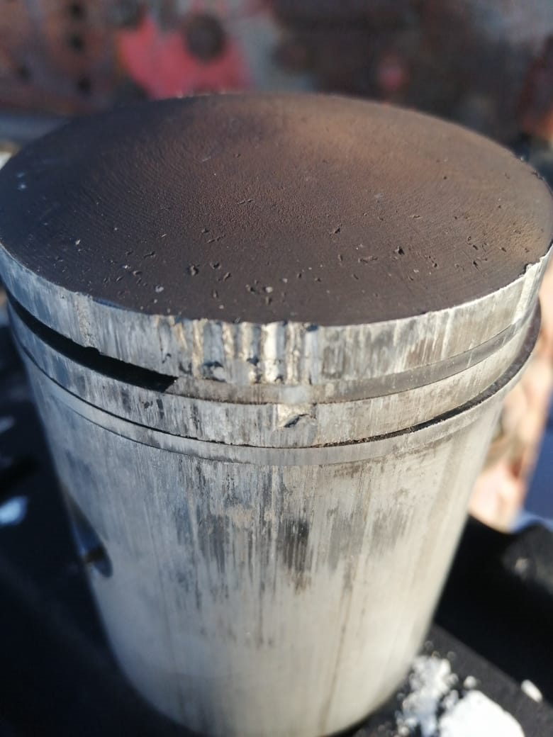 Разрушение поршня ПД-10 (рис. 1)