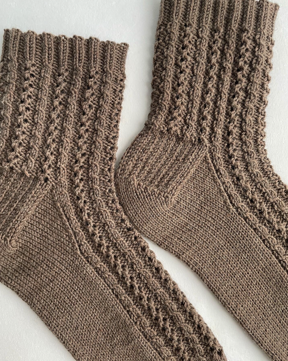 из какого материала вязать. спицы и пряжа. из какого материала вязать. шерстяные нитки рассказ. нитки для вязки название.