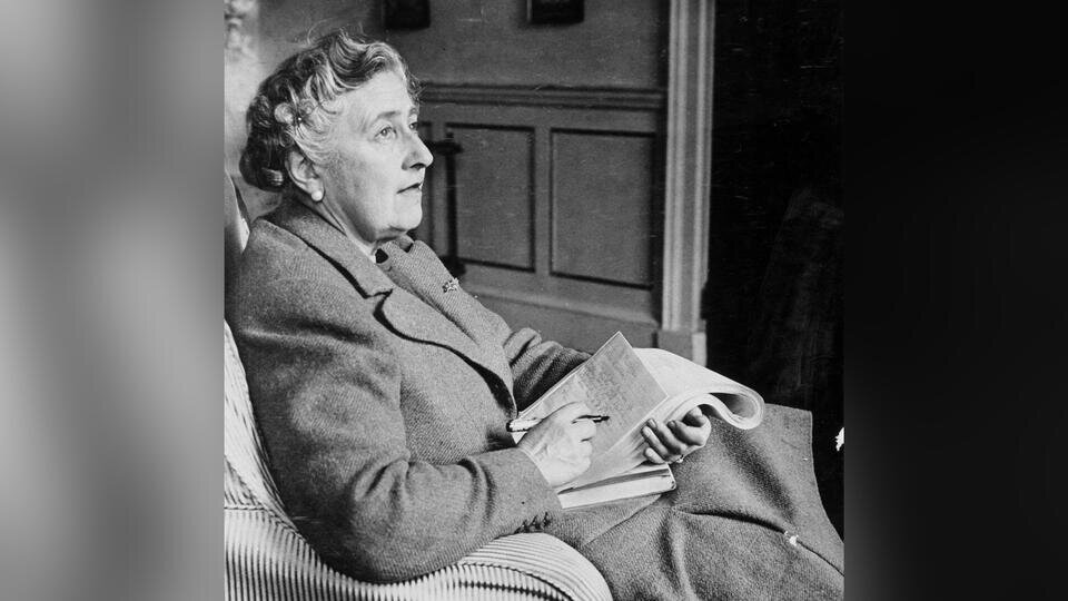     РЕН ТВ расскажет, как Агата Кристи совмещала писательство и серфинг Global Look Press/Daily Herald Archive/NMeM