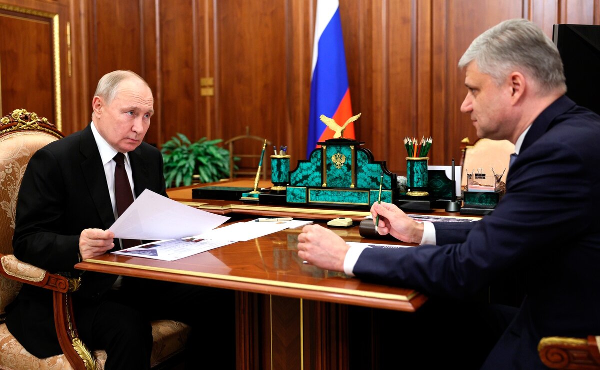 © kremlin.ru / CC BY 4.0 (Встреча президента Владимира Путина и главы РЖД Олега Белозерова, 12.01.2024)