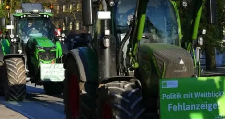    Более 100 000 тракторов на дорогах Германии заставили политиков задуматься о качестве своих решений