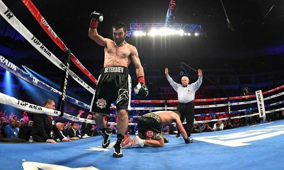    Теперь рекорд Артура Бетербиева выглядит так: 20 боев, 20 побед, 20 нокаутов. Фото: Global Look Press