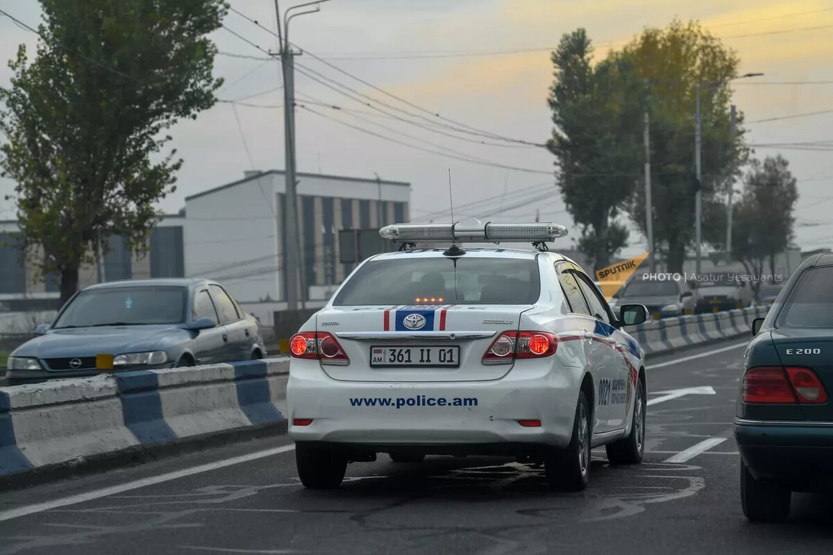 Армянская машина Nissan