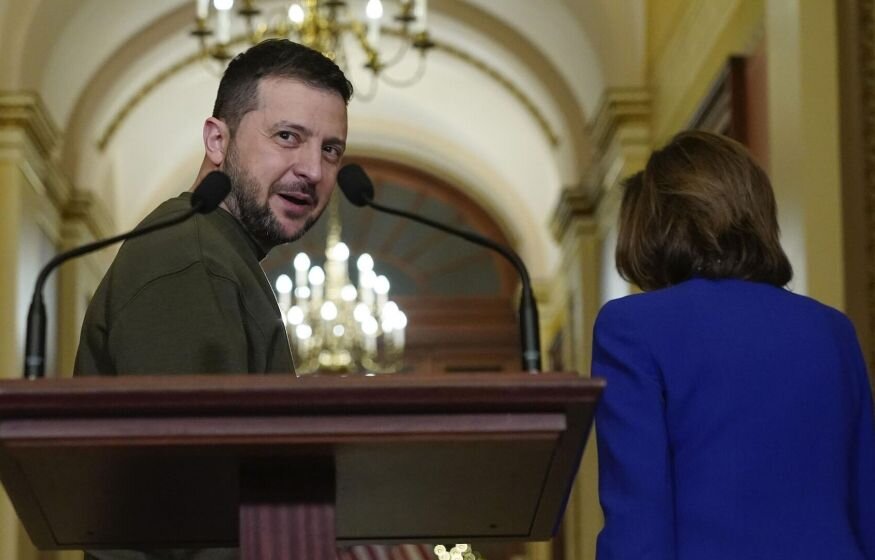    Четыре раза вручали повестку: Когда Зеленского заберут в армию?