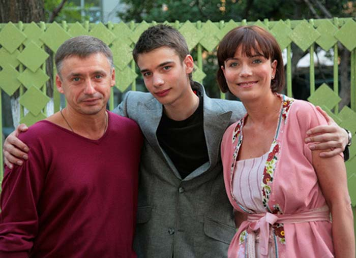 Антон Табаков и Екатерина Семенова с сыном