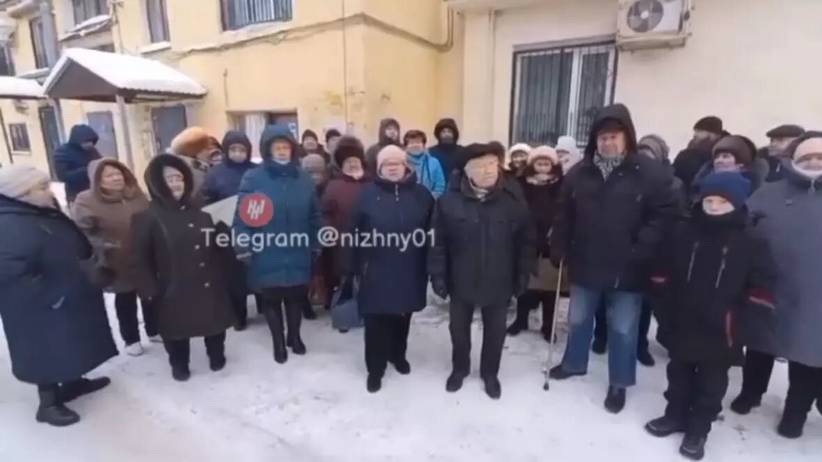     Жители дома №51 на улице Октябрьской революции пожаловались на отсутствие тепла в квартирах. Видеообращение нижегородцев было размещено в Telegram-канале «Нижний №1».