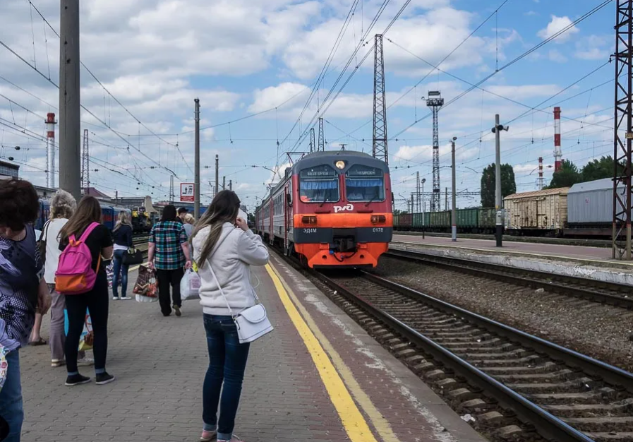 Электричка Курск Белгород. Электропоезд Белгород ржава. Электричка Белгород ржава. Белгород Курск Белгород Курск электричка.