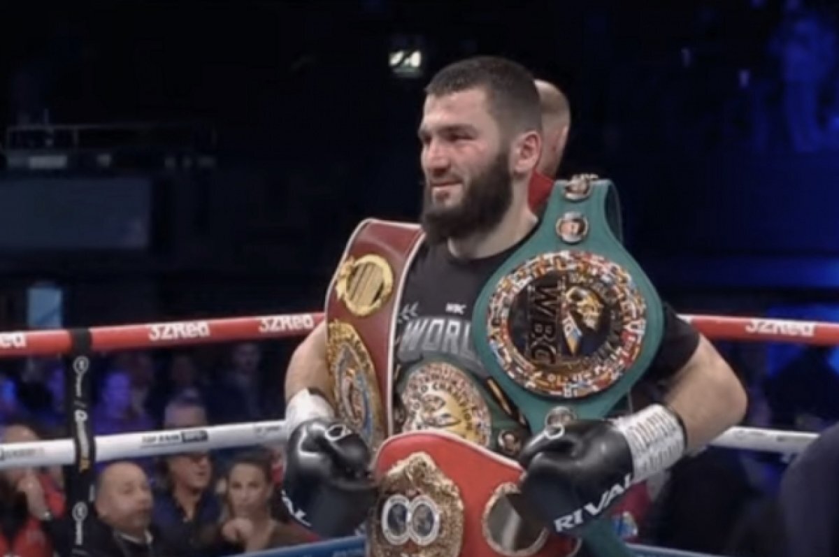    Бетербиев победил британца Смита и защитил титулы WBC, WBO и IBF