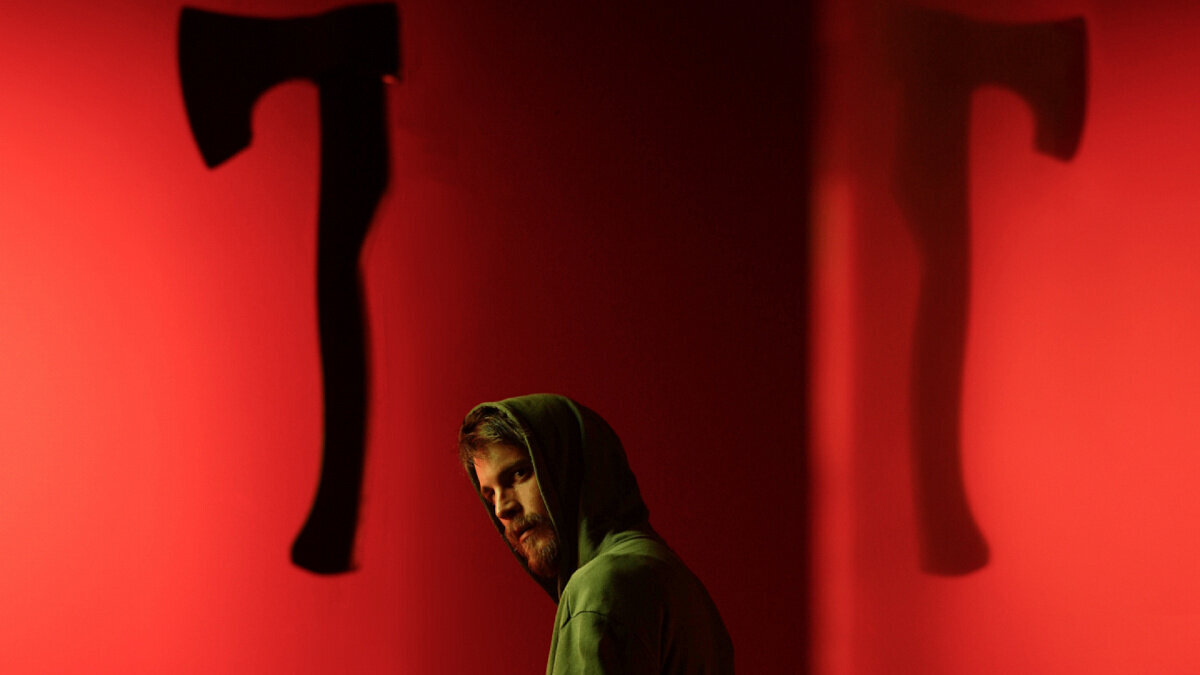 Обложка новоиспеченной экранизации "Преступления и наказания". Премьеры следует ожидать уже в этом году. Надеюсь, что получится отличный сериал и режиссёр сумеет сохранить атмосферу книги.