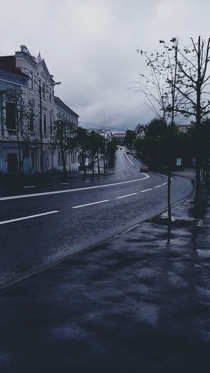 Готика и мистика Казани. Моя любимая улица. Фото тоже мое. Дождь что угодно превратит в мистику и готику 