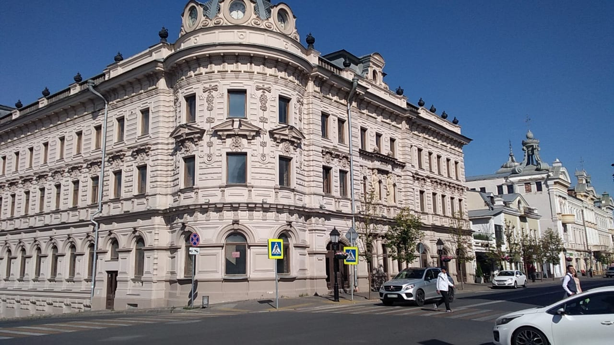 Наши пассажи на улице Кремлевской. Фото мое