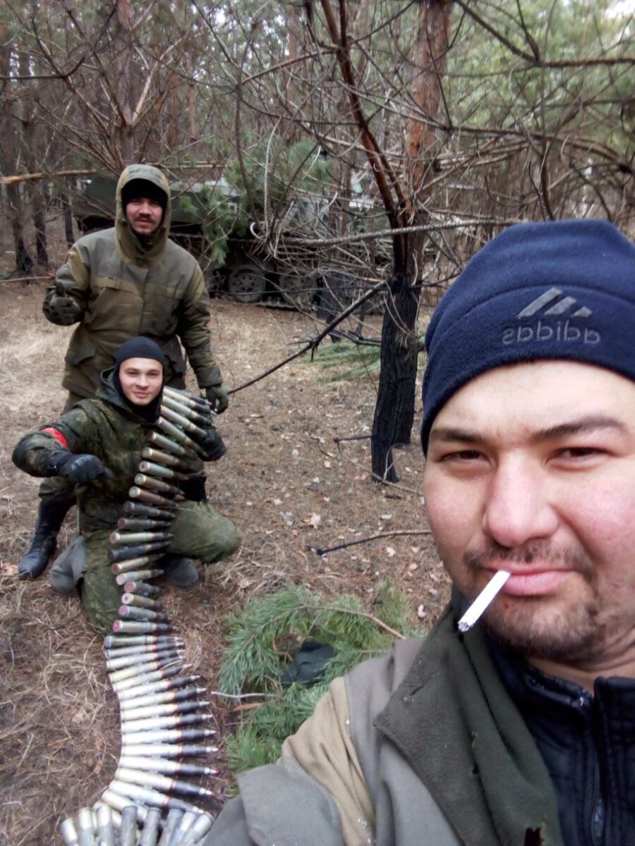 Не все, кого вы видите на этом фото живы. Они там за нас. Встанем!