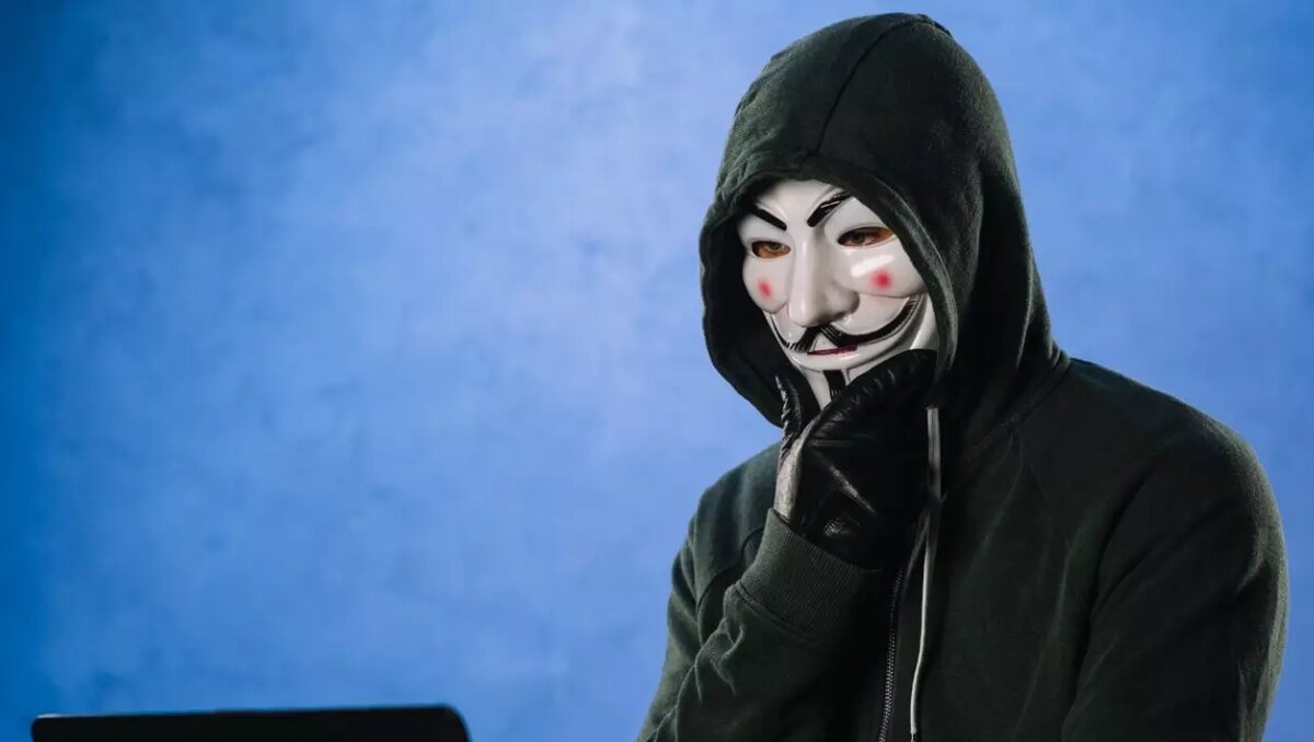     Все больше ростовчан при поиске работы сталкиваются с мошенниками. В одних случаях людям рассказывают, что обещанная должность уже занята, но предлагают рассмотреть другую вакансию — руководителя. В других — под разными предлогами требуют деньги.