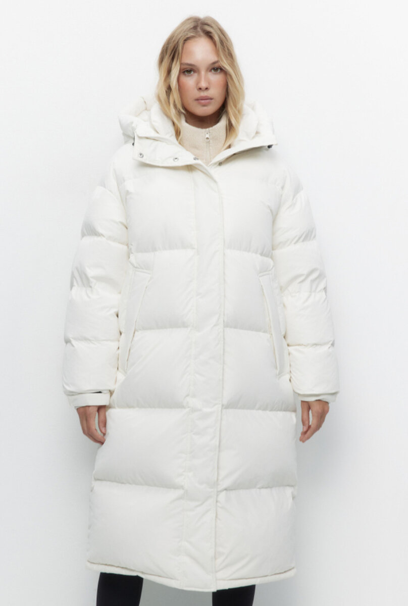 белый пуховик женский зимний. белый удлиненный пуховик. длинный пуховик енский. белый пуховик пальто. белое пуховое пальто женское.