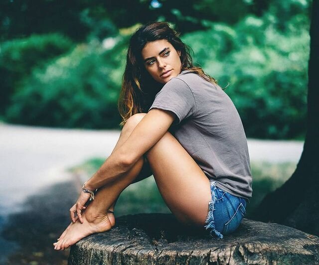     Элисон Ле Бурж фото