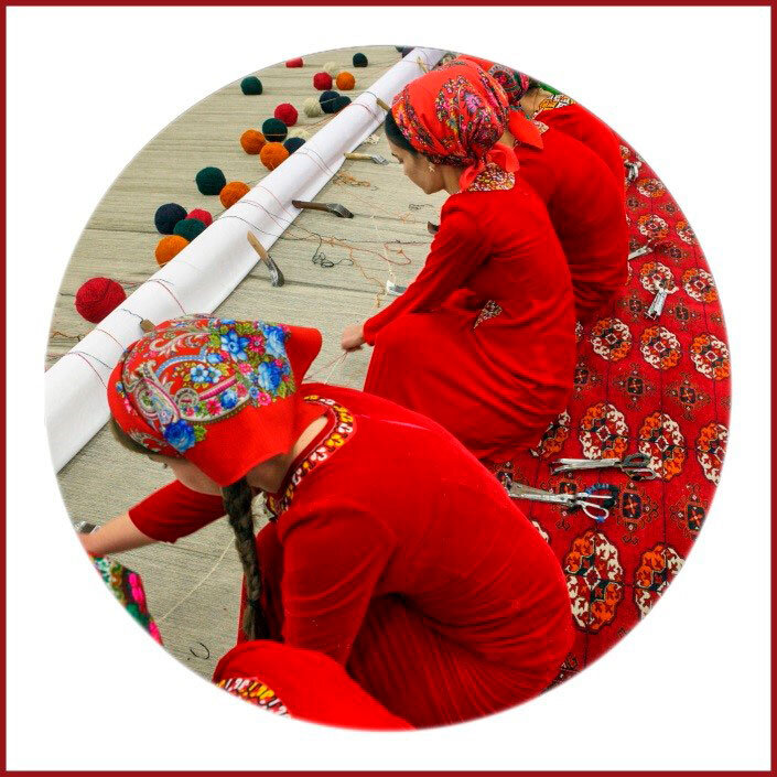 Приятной новостью для туркменистанцев стало то, что серебряного приза по результатам работы солидного жюри этого конкурса был удостоен наш земляк, фотокорреспондент Туркменского информационного агентства (ТДХ), неоднократный участник и победитель международных конкурсов и выставок Вячеслав Саркисян.