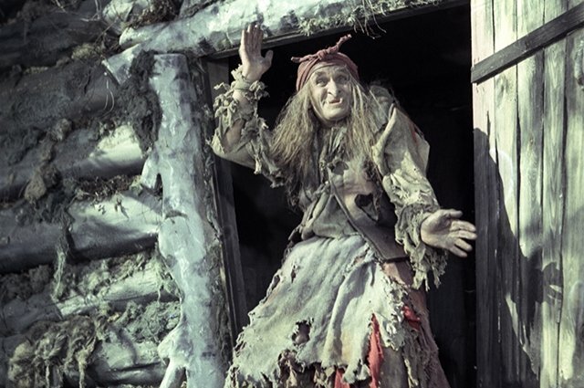    Как правильно: «Баба Яга» или «Баба-яга»?