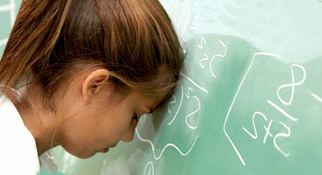 Что делать если плачешь в школе. Что делать если плачешь в школе. "дети и стресс". Плачущая девочка в школе. Ребенок не хочет в садик.