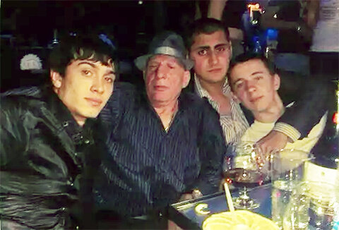 В центре: Леонид Свинухов — Ленчик Тряси Башка