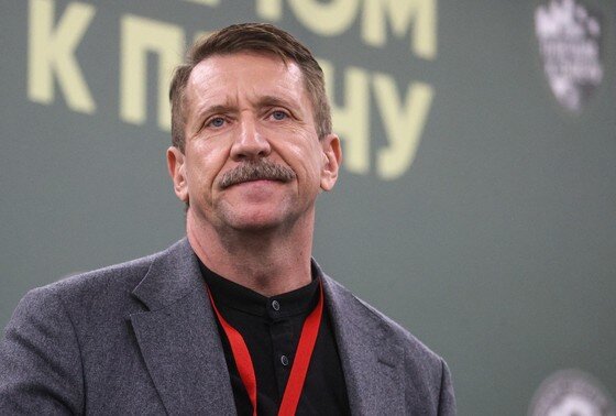    Член партии ЛДПР Виктор Бут на пленарном заседании форума «Плечом к плечу» в Красногорске