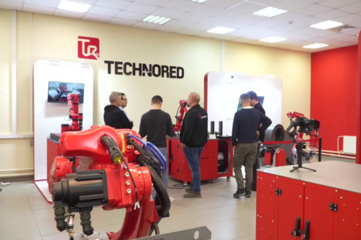    Собянин: учебные заведения Москвы оснащают роботами столичного производства