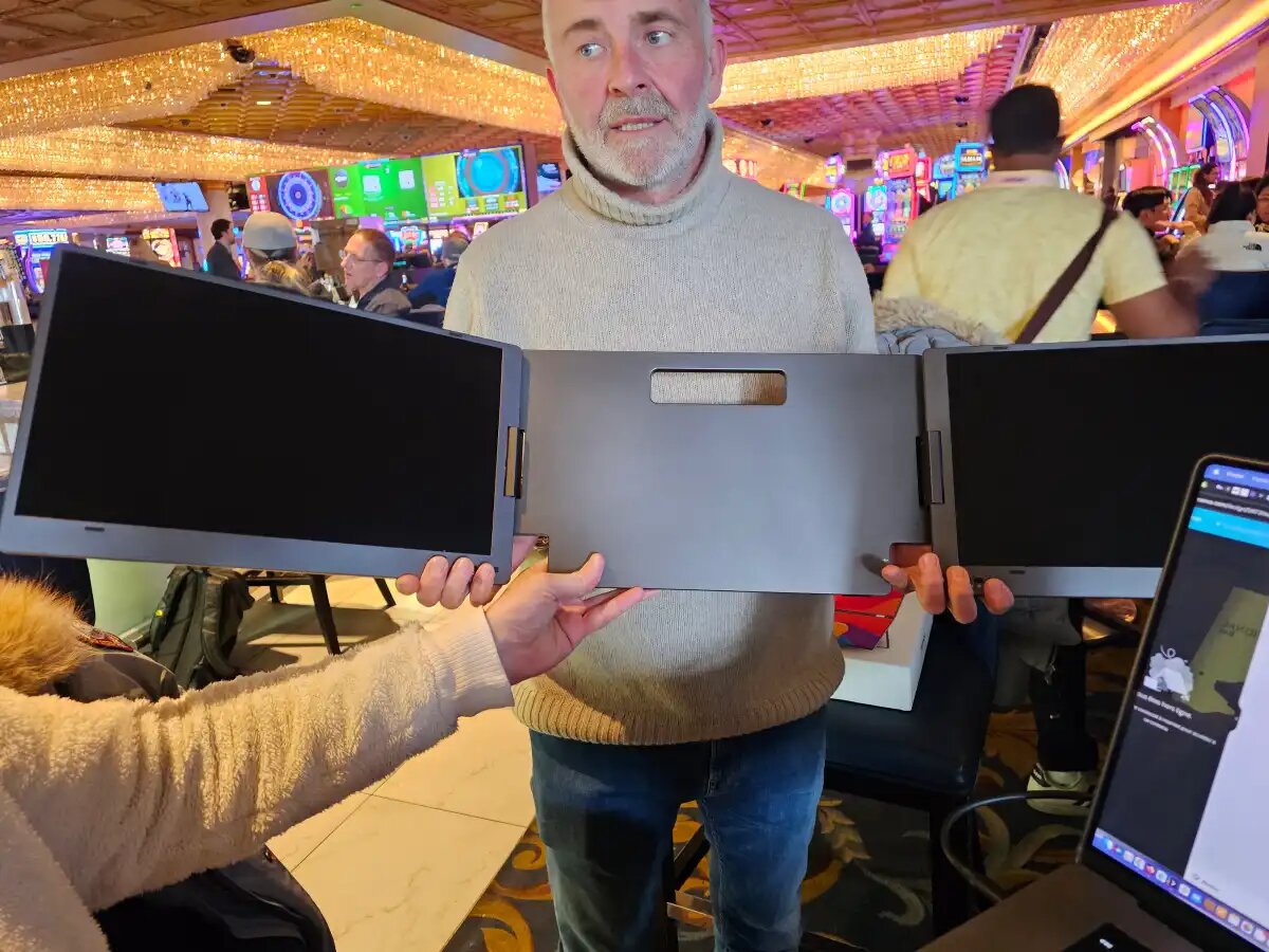 Демонстрация портативного монитора Flex.