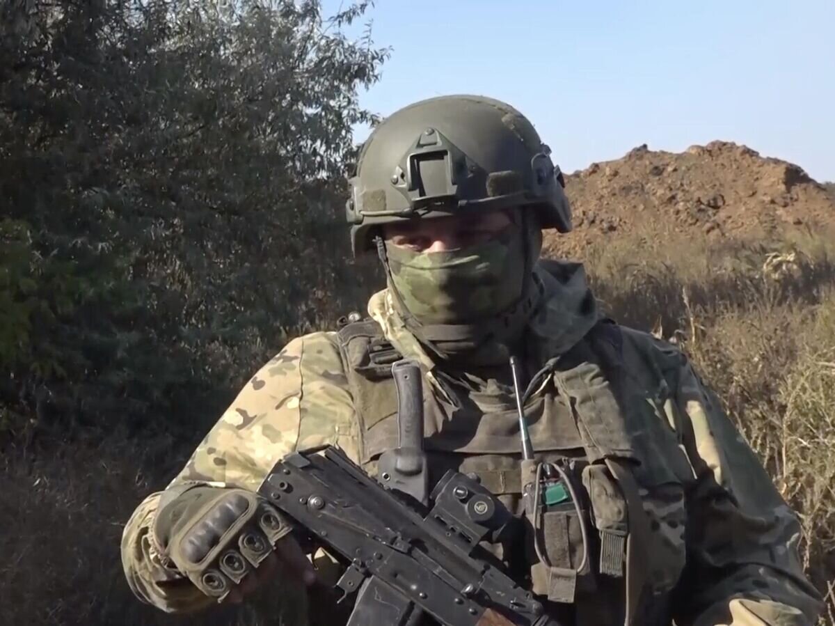    Иван Калашников с позывным "Большой". Кадр видео© Минобороны РФ